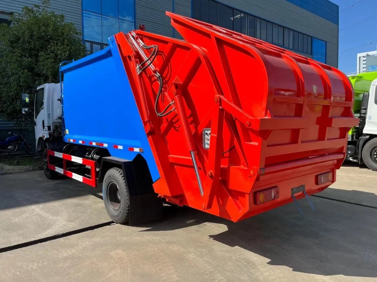 CNG Garbage Compactor Trucks